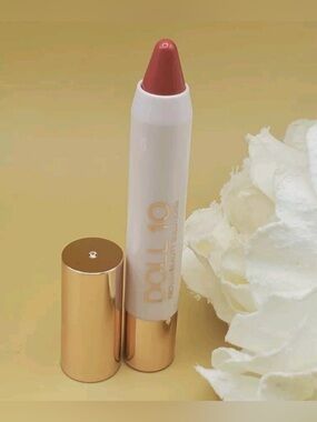 5/$35 NWOB Doll 10 be fearless lip crayon